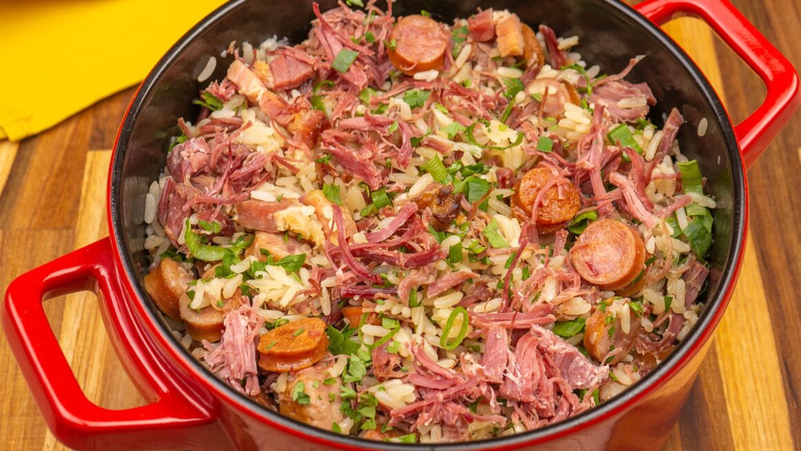 Arroz Carreteiro com Carne Seca: Uma Receita Tradicional e Saborosa