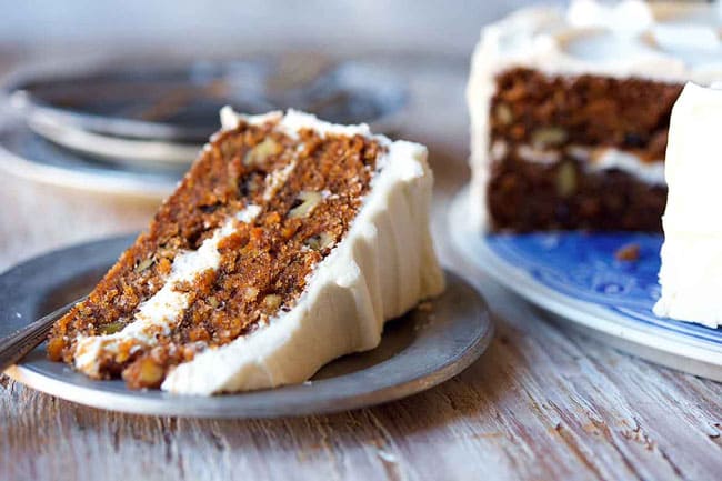 Como Reinventar o Bolo de Cenoura: Versão com Chocolate Branco e Nozes