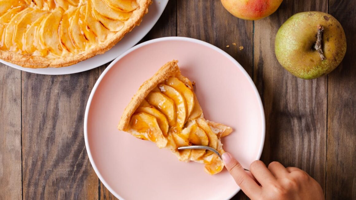 Torta de Maçã com Massa Folhada – Delícia Crocante e Frutada