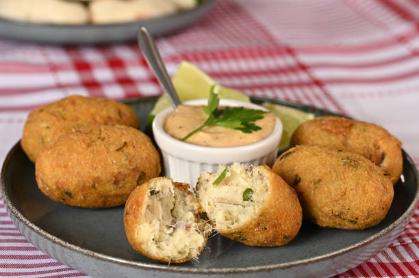 Receita de Bolinho de Bacalhau com Limão Siciliano: Crocante e Refrescante!